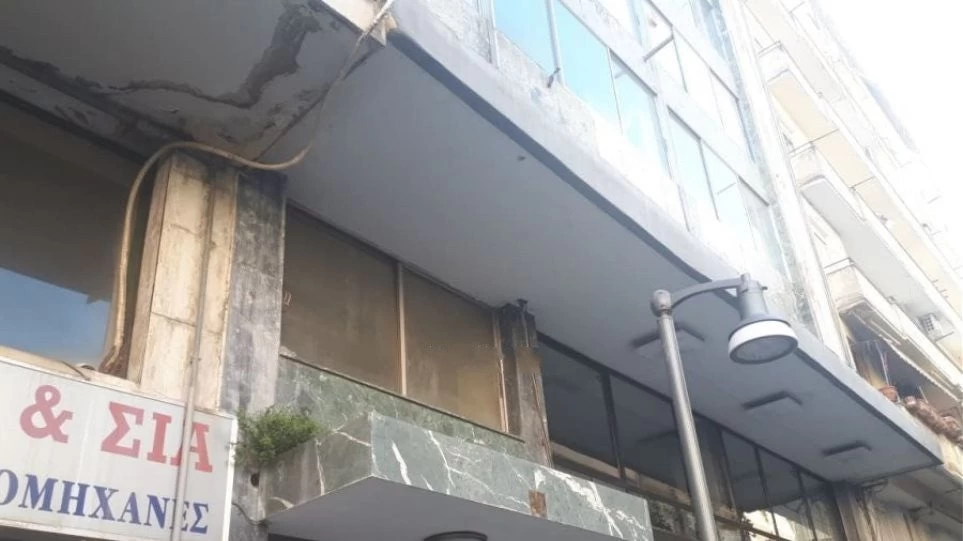 Αγοράκι τριών ετών έπεσε από μπαλκόνι τρίτου ορόφου στο κέντρο της Θεσσαλονίκης